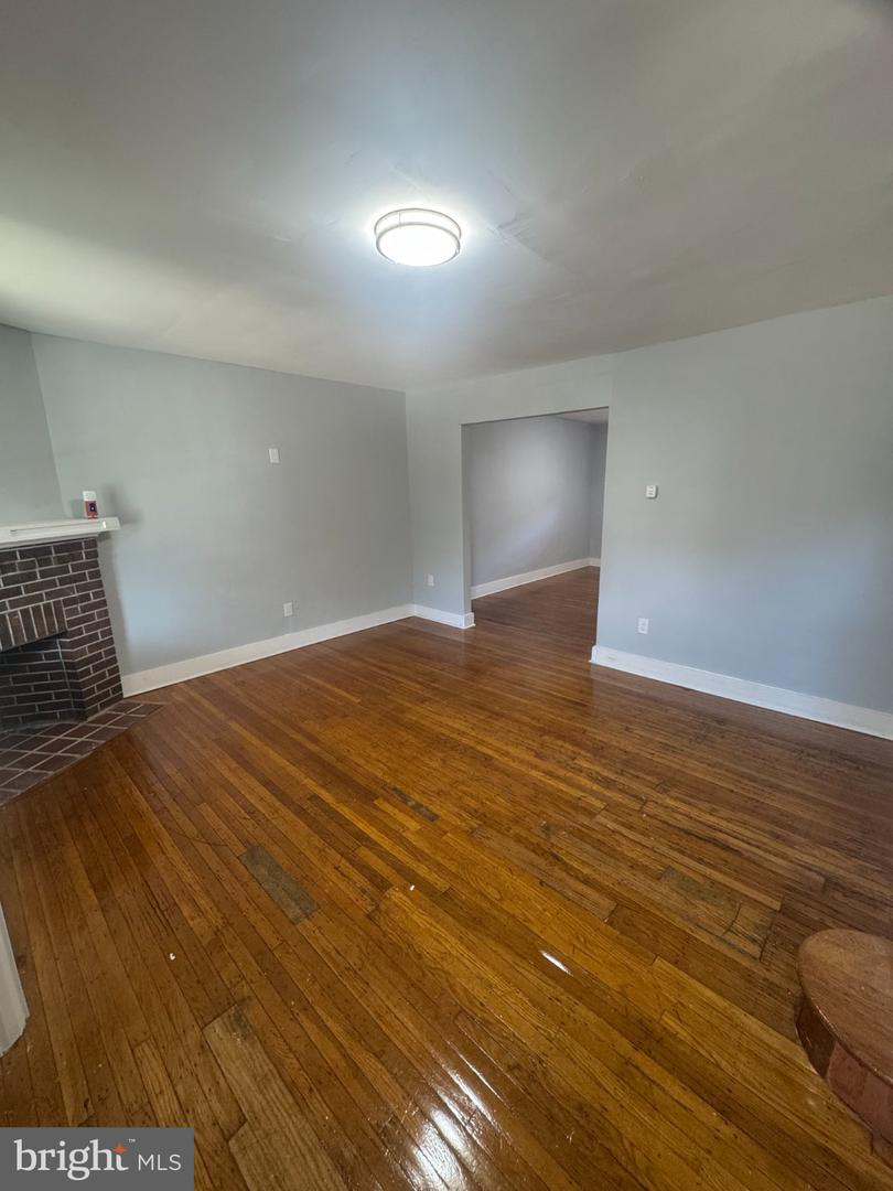1142 E PRICE ST Property Photo 1