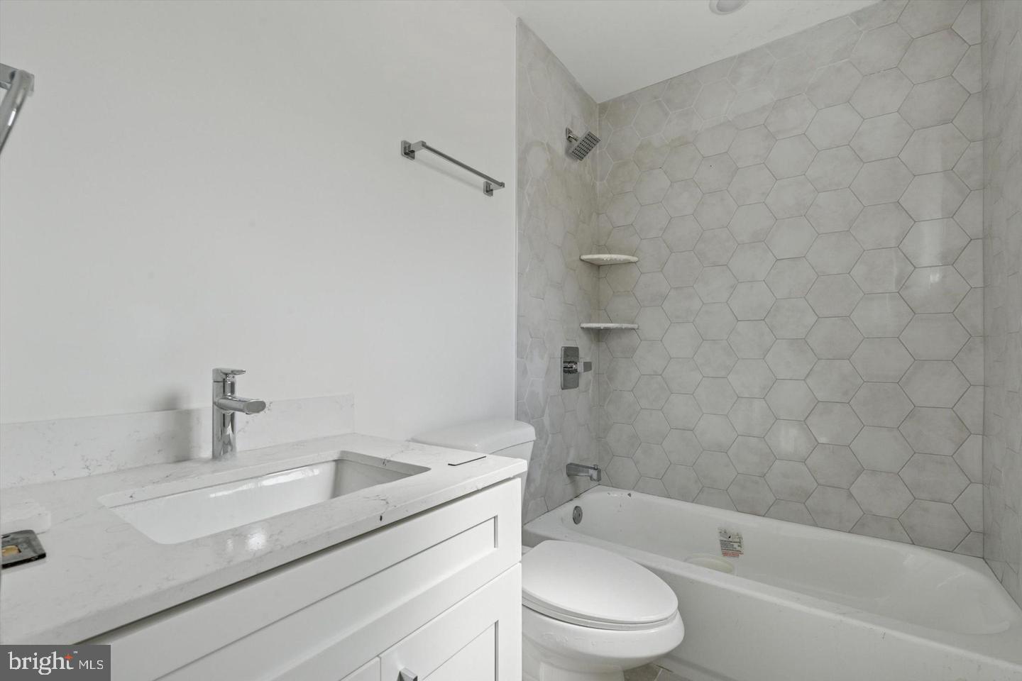 2401 N 2nd St #j1 Property Photo 3