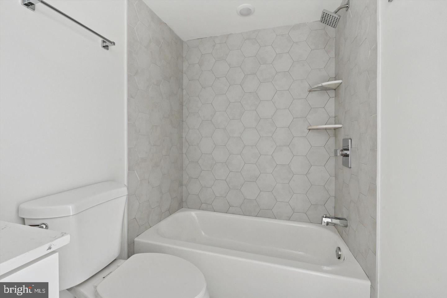 2401 N 2nd St #j1 Property Photo 8