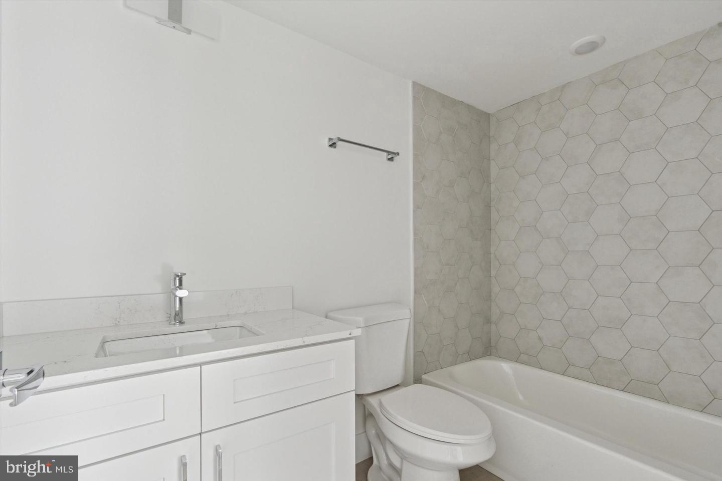 2401 N 2nd St #j1 Property Photo 18