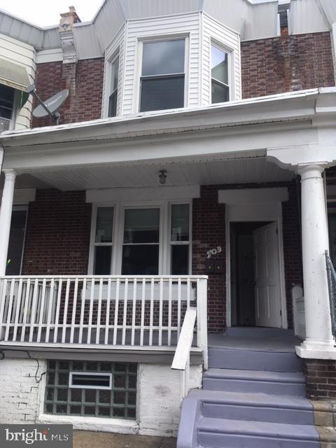 703 W ANNSBURY ST Property Photo 1