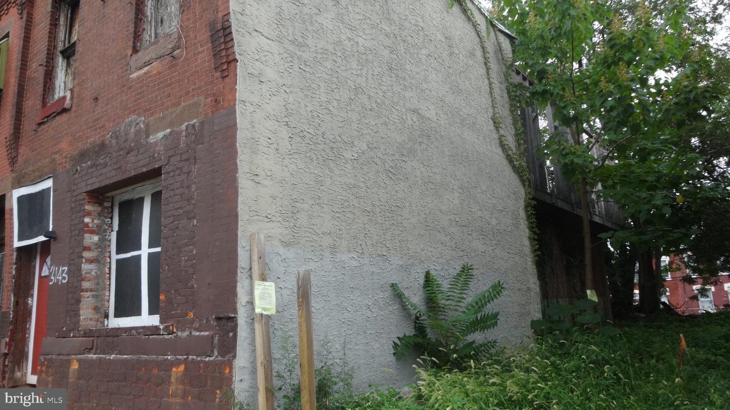 3143 N 15th St Property Photo 2