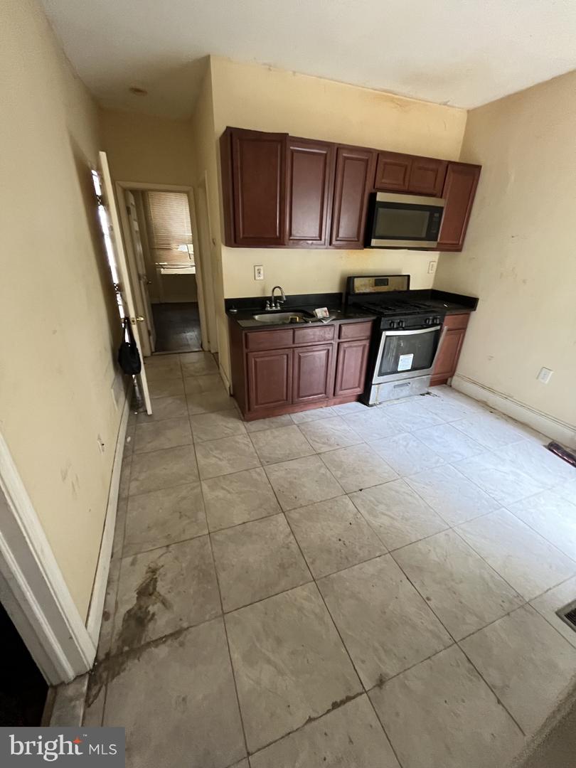 1119 W Nevada St Property Photo 3
