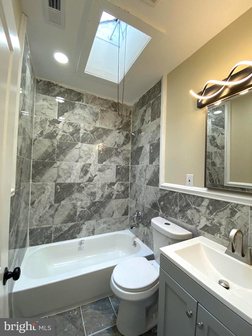 6128 Walker St Property Photo 11