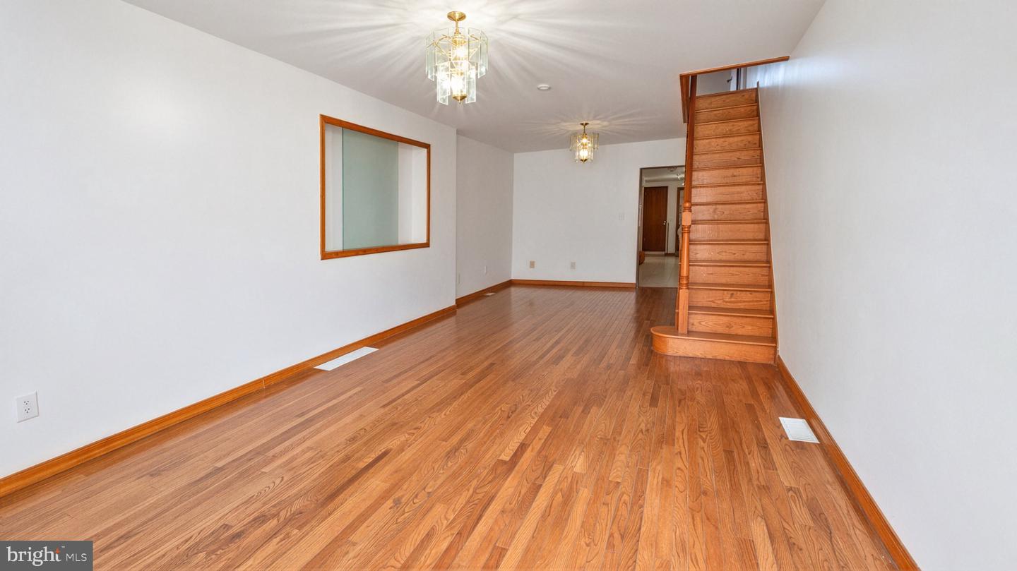 1813 E Hazzard St Property Photo 3