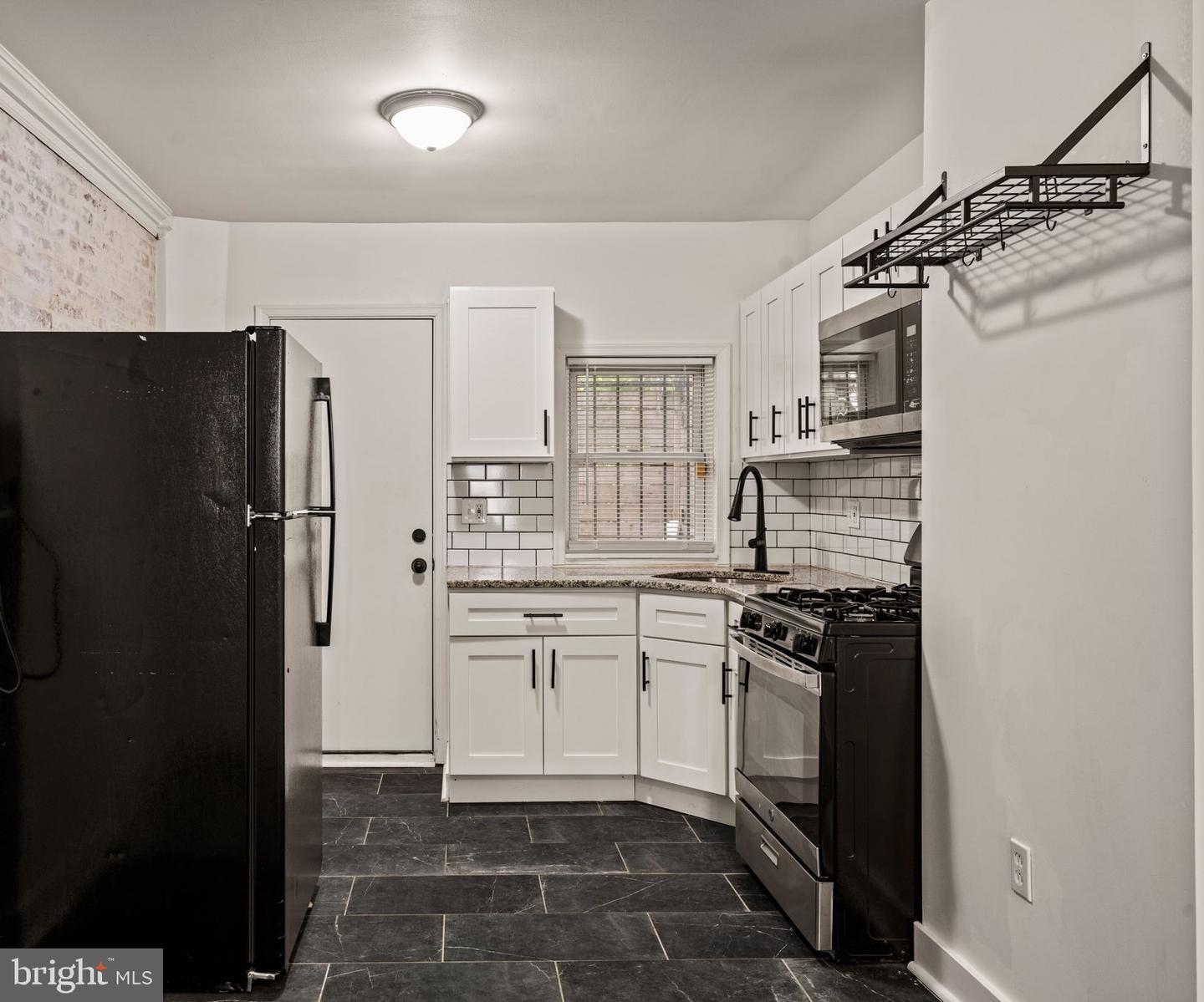 2117 N Hope St Property Photo 6