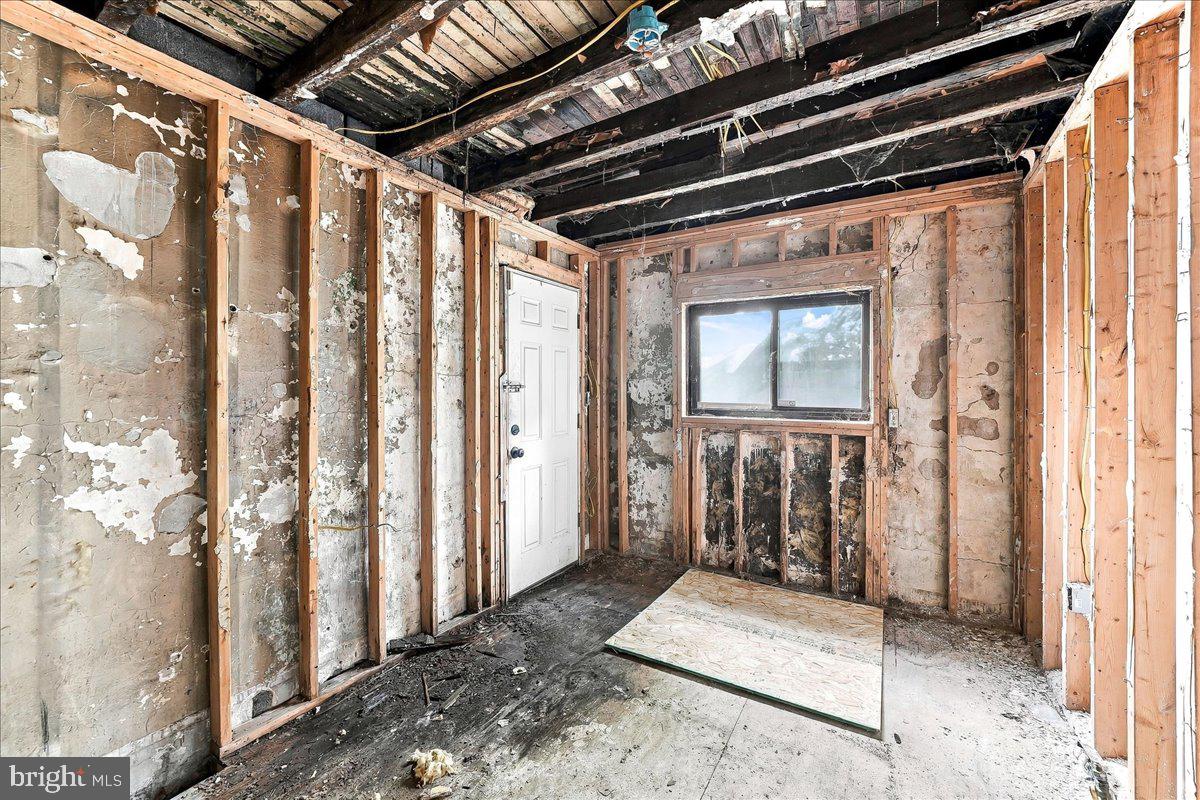 2548 Oakford St Property Photo 10