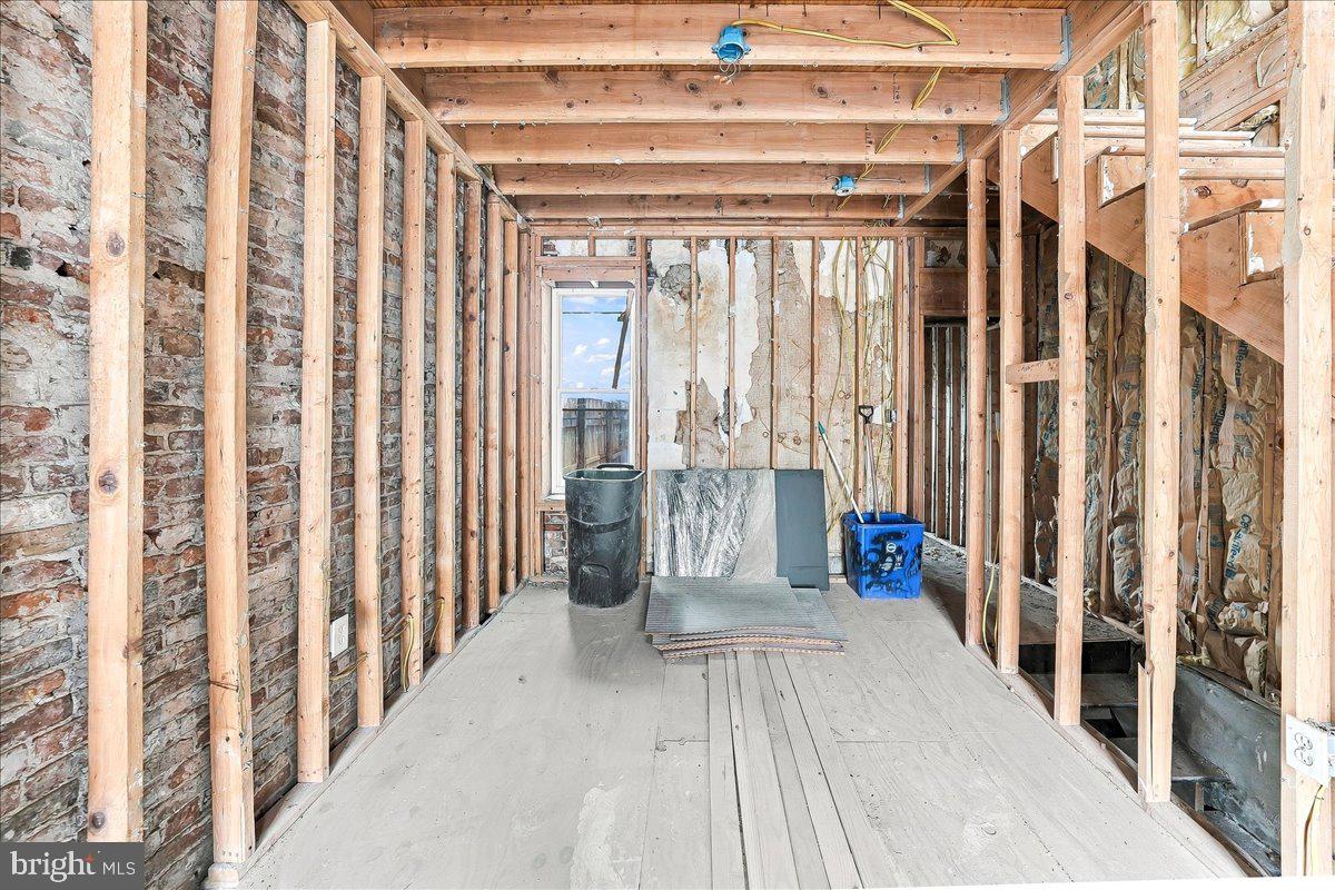 2548 Oakford St Property Photo 11
