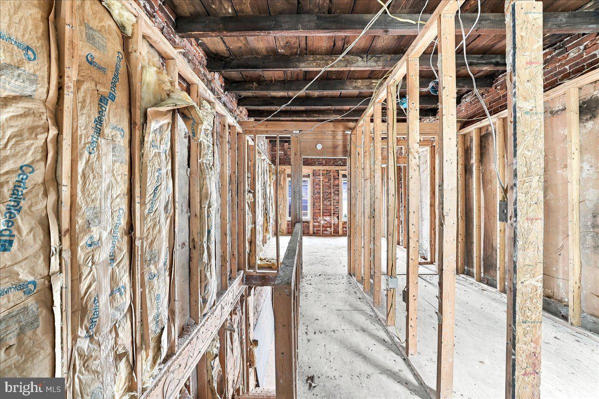 2548 Oakford St Property Photo 13