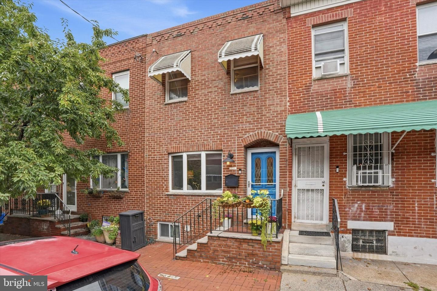 813 Moore St Property Photo 1