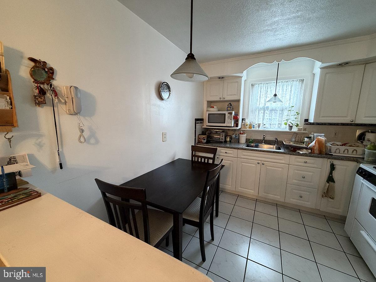7702 Bradford St Property Photo 6