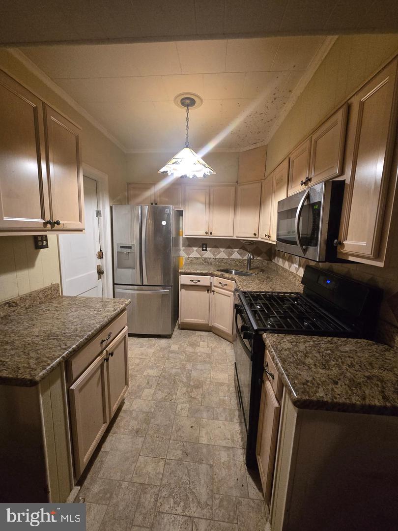 2211 Melvin St Property Photo 11