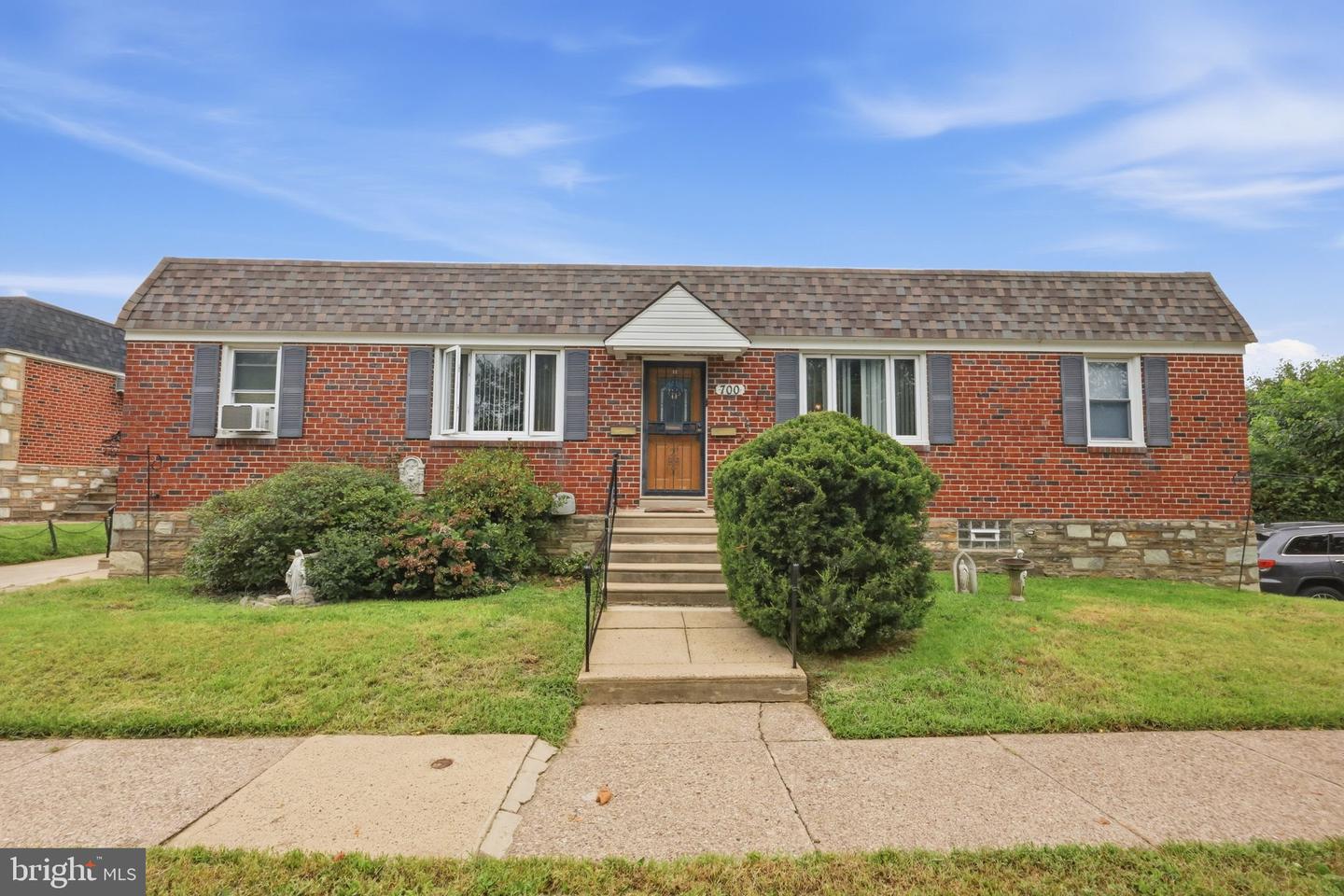 700-8 BORBECK AVE Property Photo 1