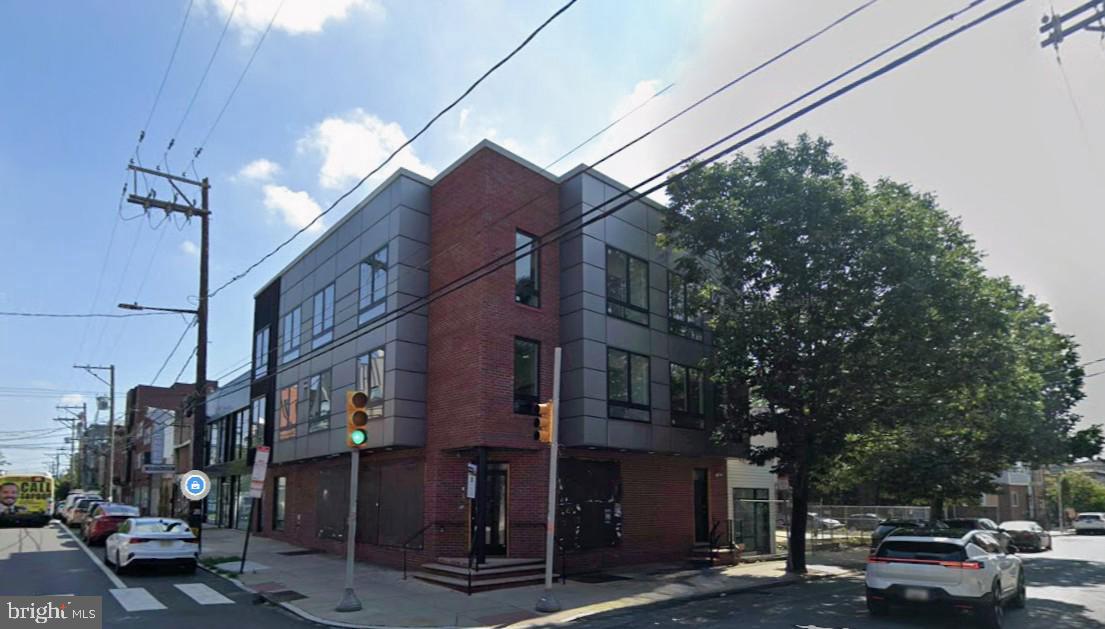 2001 Frankford Ave Property Photo 2