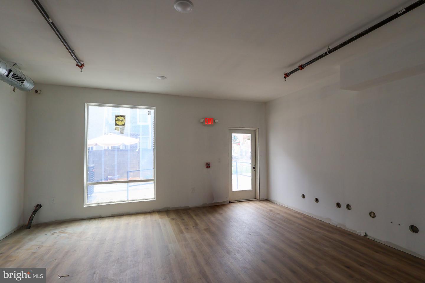 2001 Frankford Ave Property Photo 3