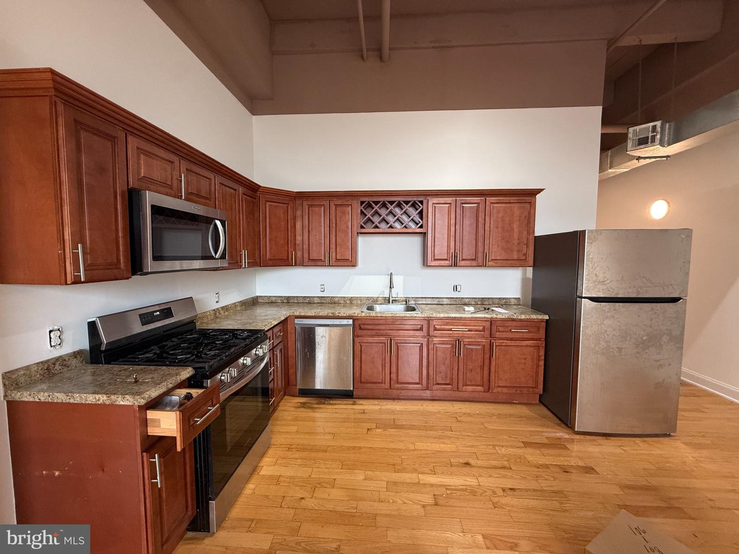 3560-62 Sepviva St #211 Property Photo 1