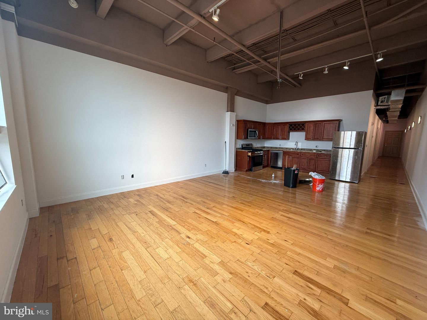 3560-62 Sepviva St #211 Property Photo 2