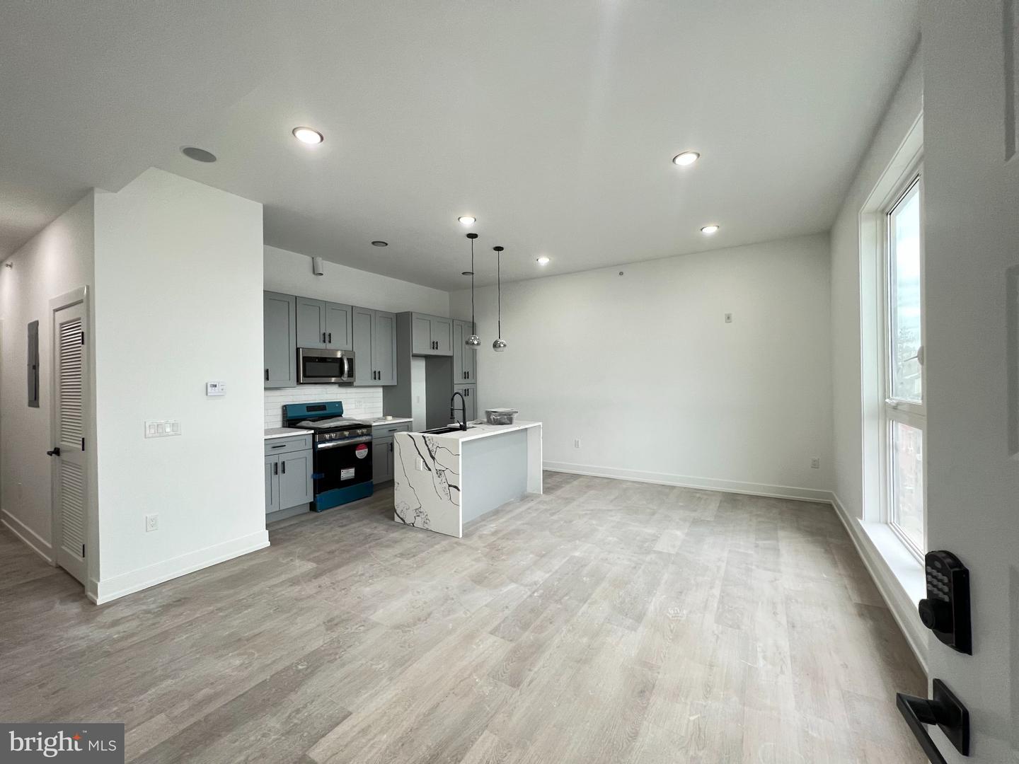 2550 N HOPE ST #2 Property Photo 1