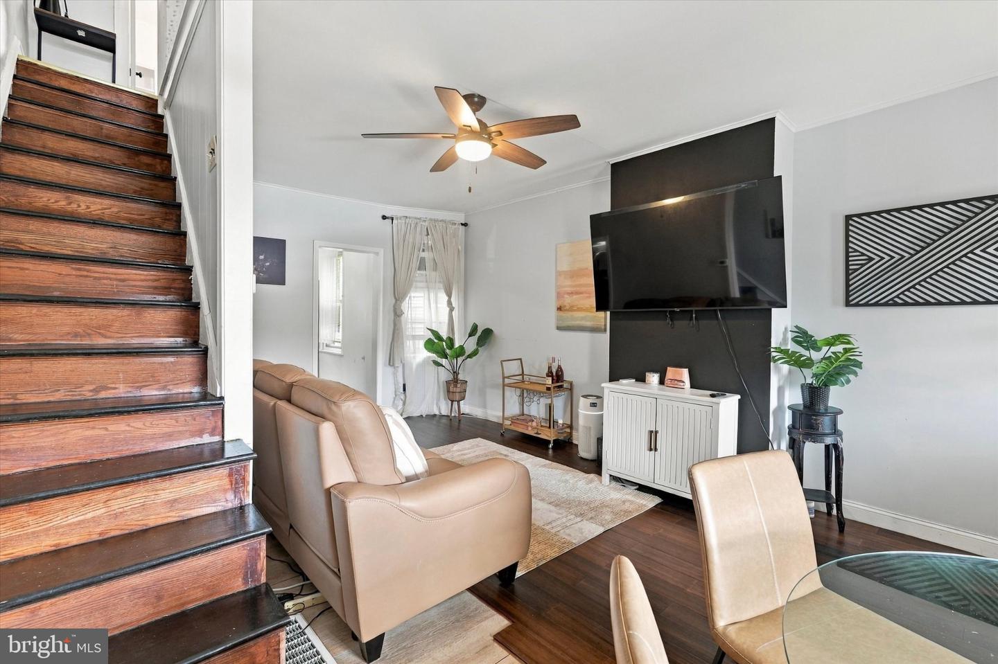 6112 Gillespie St Property Photo 4