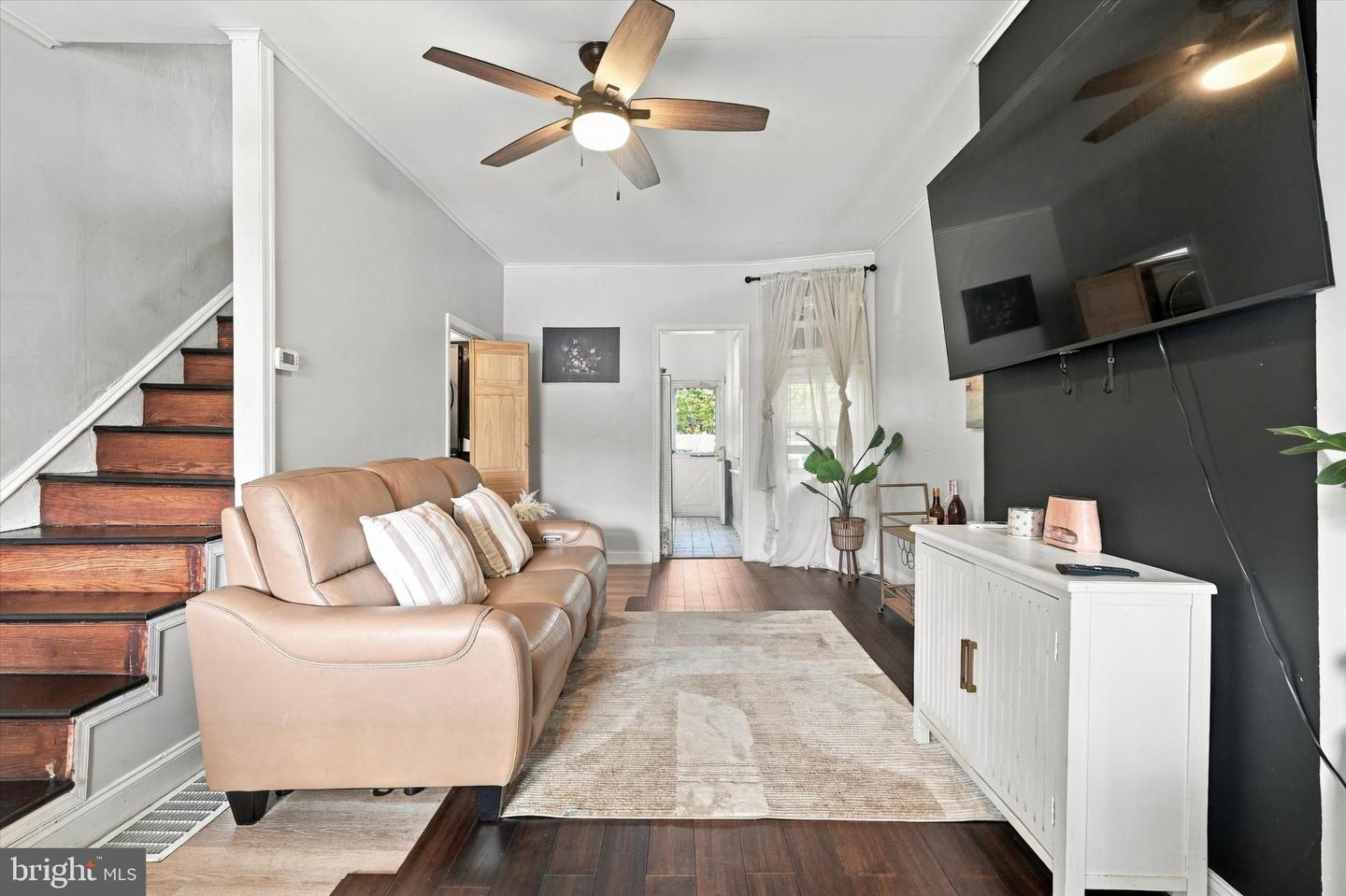 6112 Gillespie St Property Photo 5