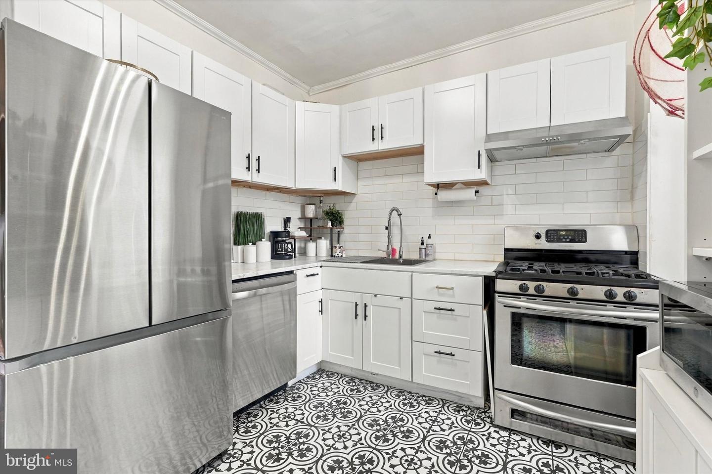 6112 Gillespie St Property Photo 10