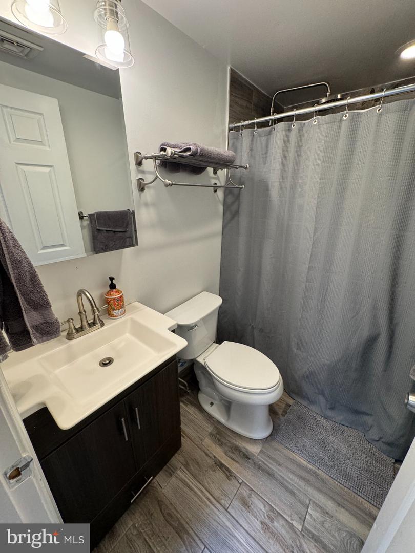 1537 Poplar St Property Photo 15