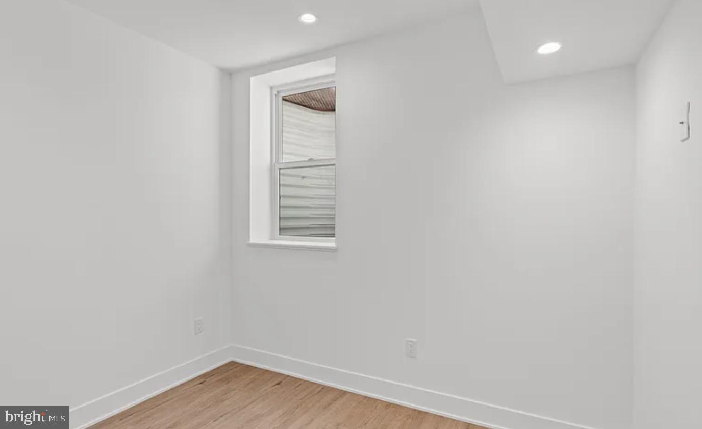 1546 N Darien St Property Photo 4