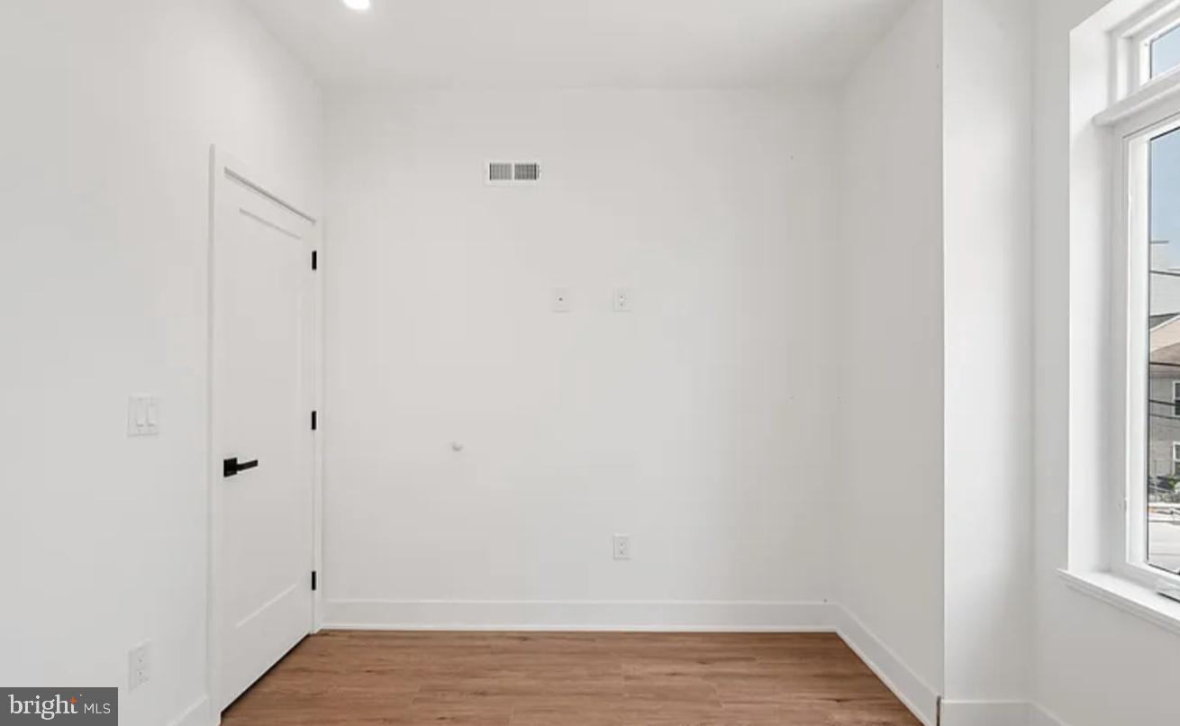 1546 N Darien St Property Photo 16