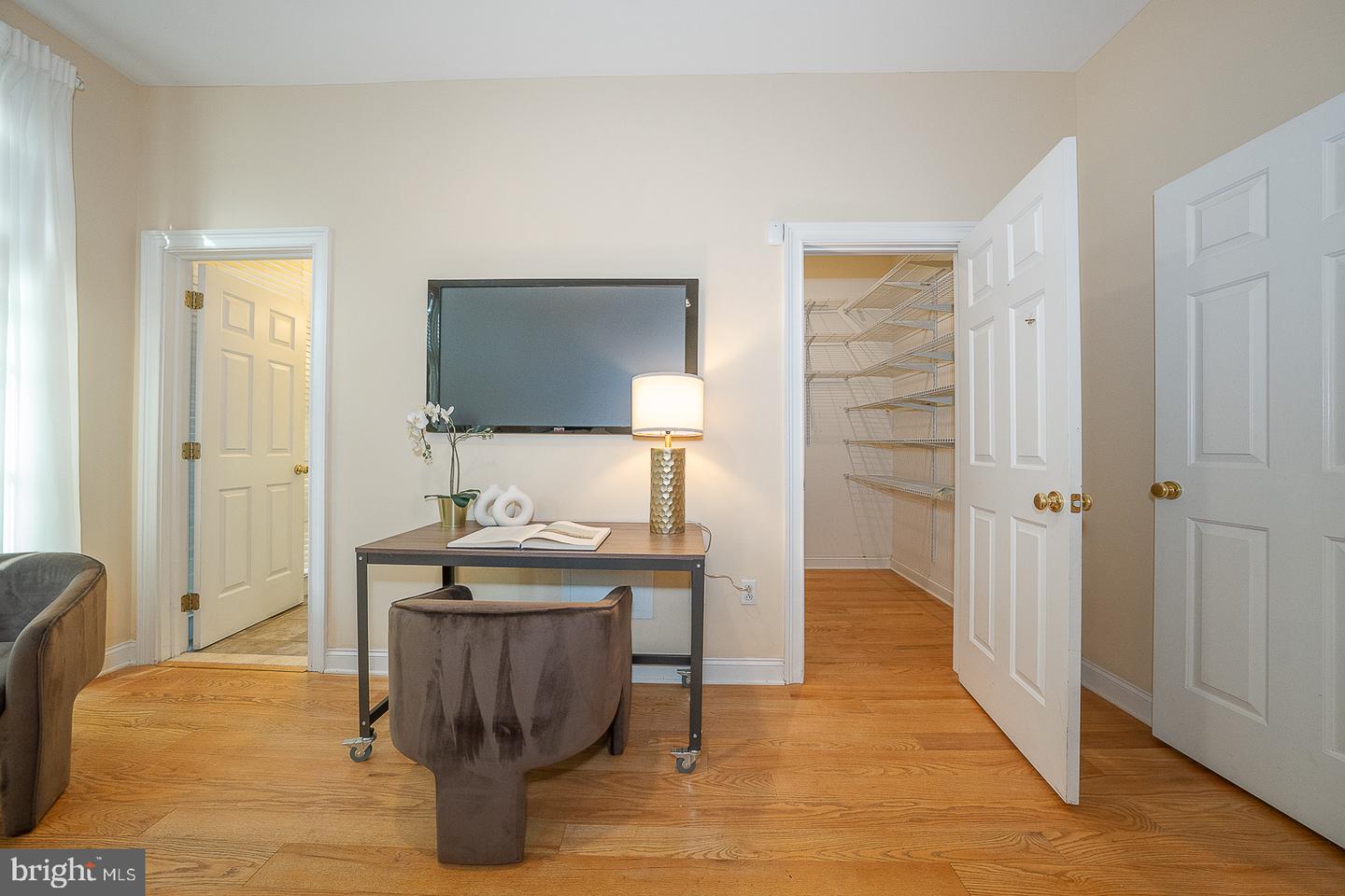 1834 Fairmount Ave Property Photo 6