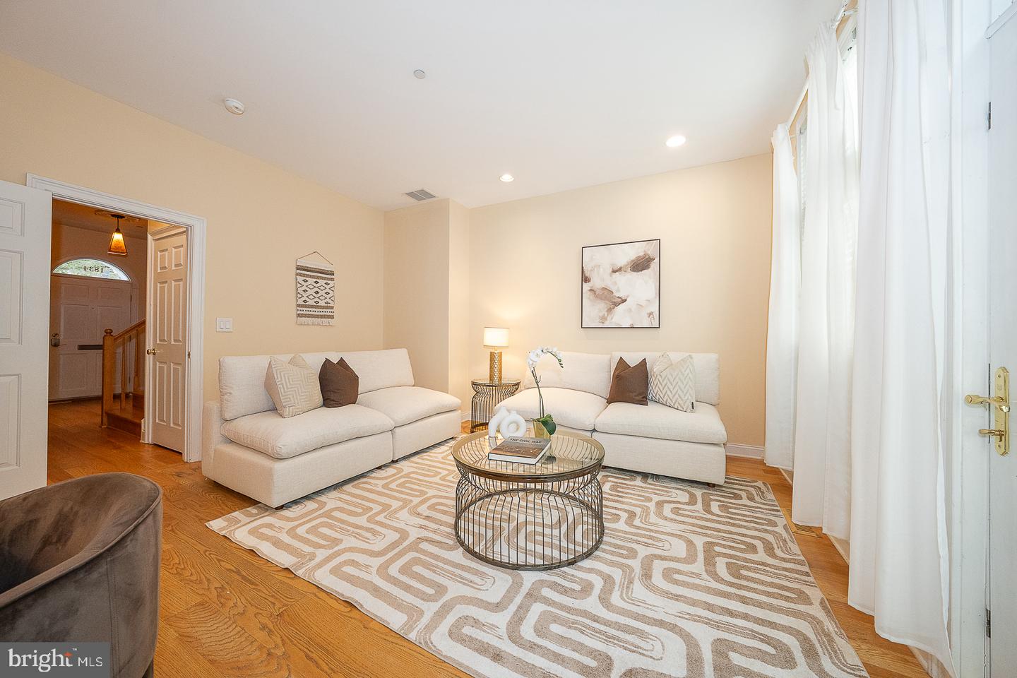 1834 Fairmount Ave Property Photo 8