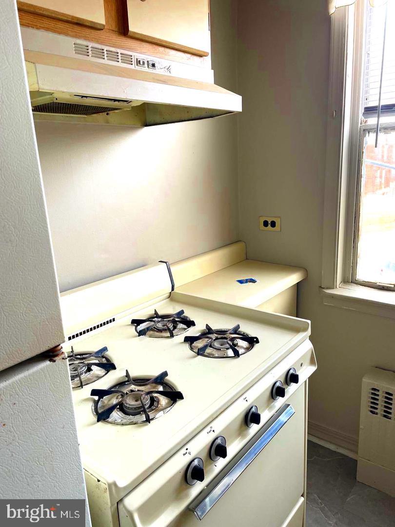 1211 Elbridge St Property Photo 3