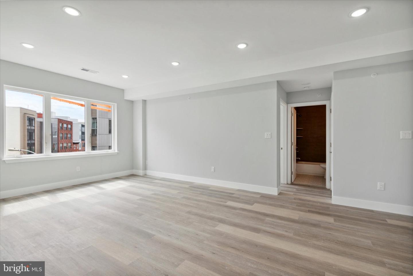 1600 Ridge Ave Property Photo 4