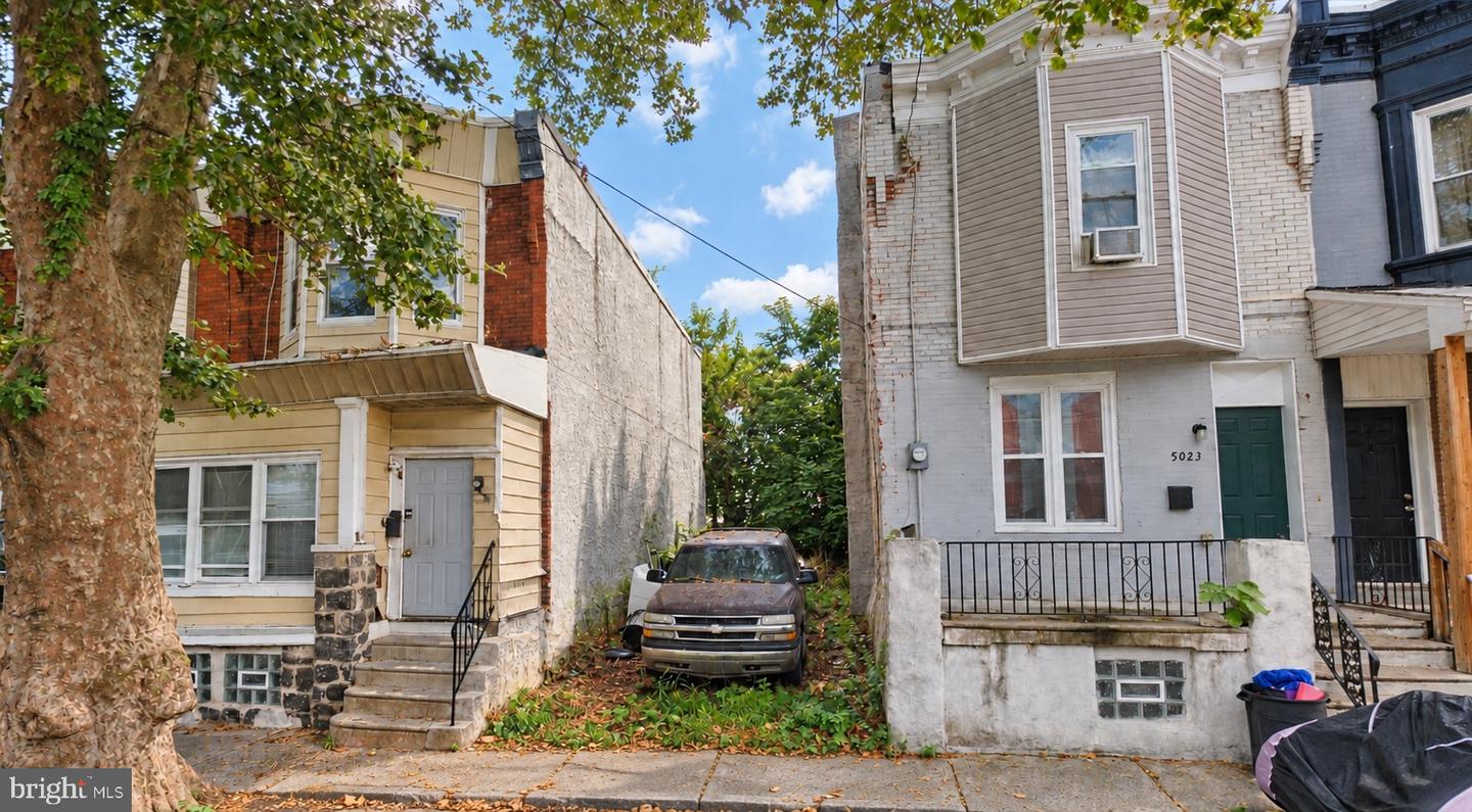 5025 PARRISH ST Property Photo 1