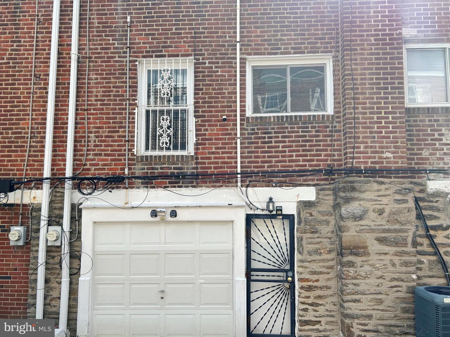607 E Sanger St Property Photo 2