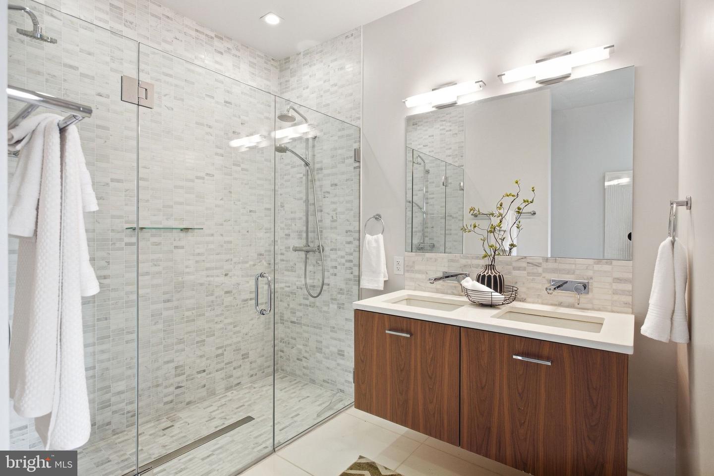 2301 Bainbridge St #308 Property Photo 15