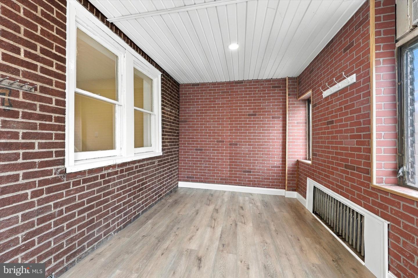 227 Lindley Ave Property Photo 2