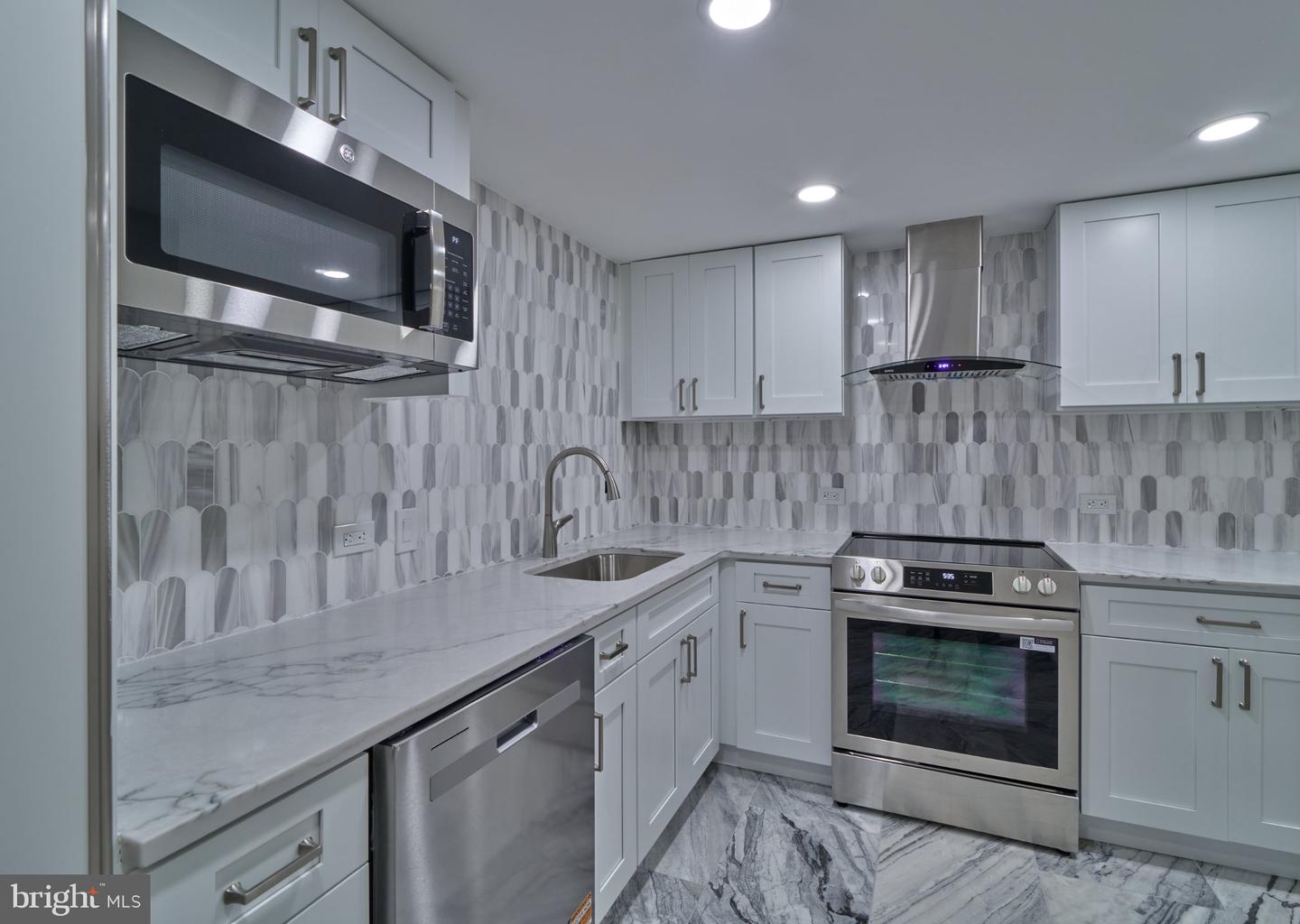 210 W Rittenhouse Square #1704 Property Photo 9