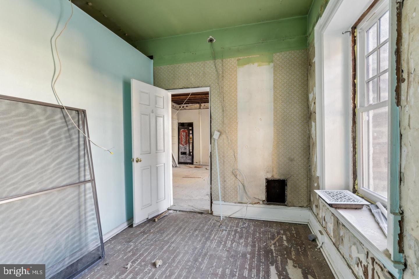 329 E Wister St Property Photo 11