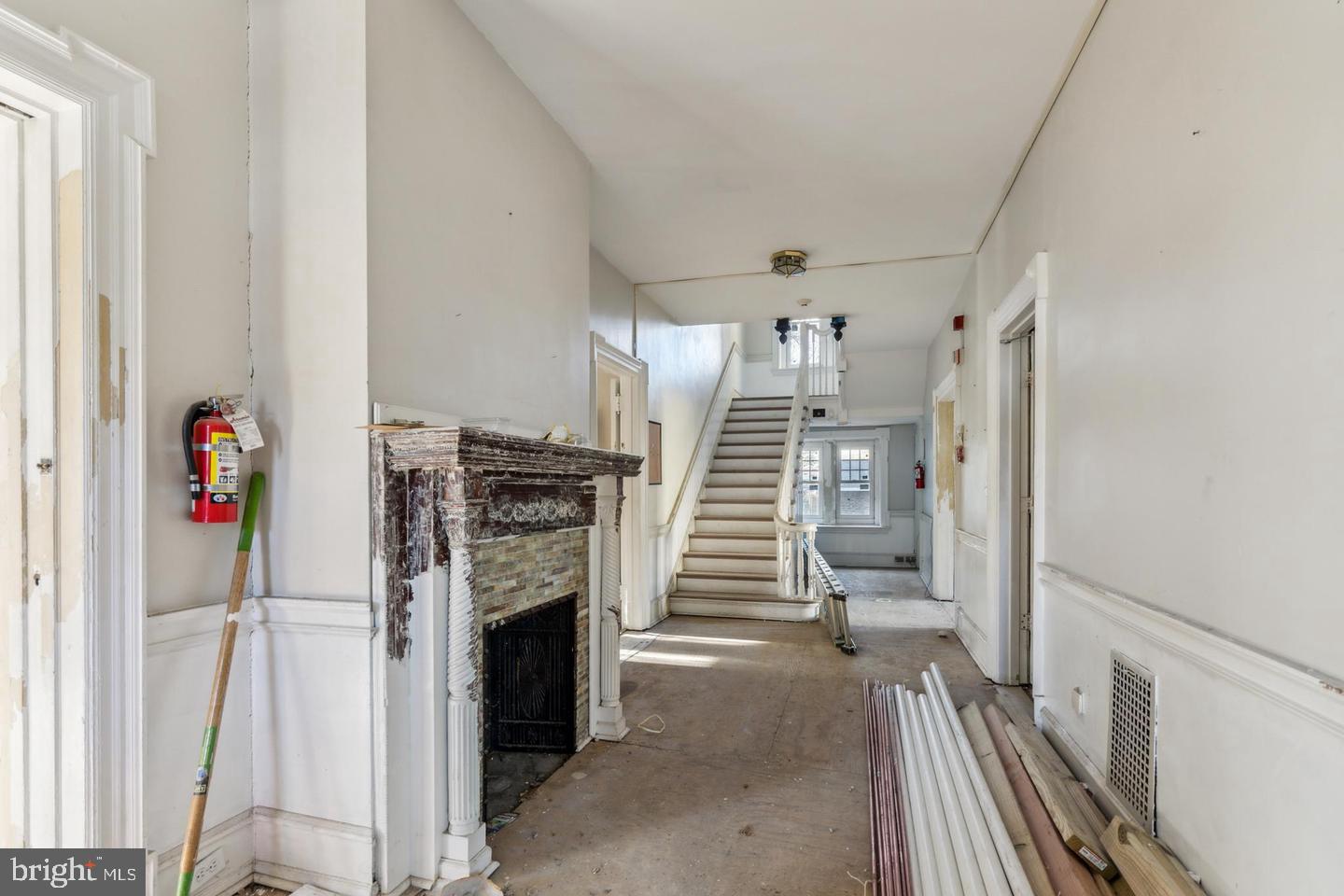 329 E Wister St Property Photo 3
