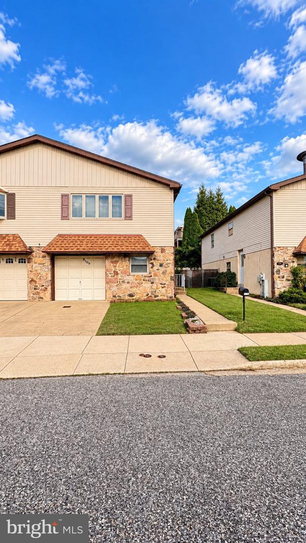 9109 DIPLOMAT PL Property Photo 1