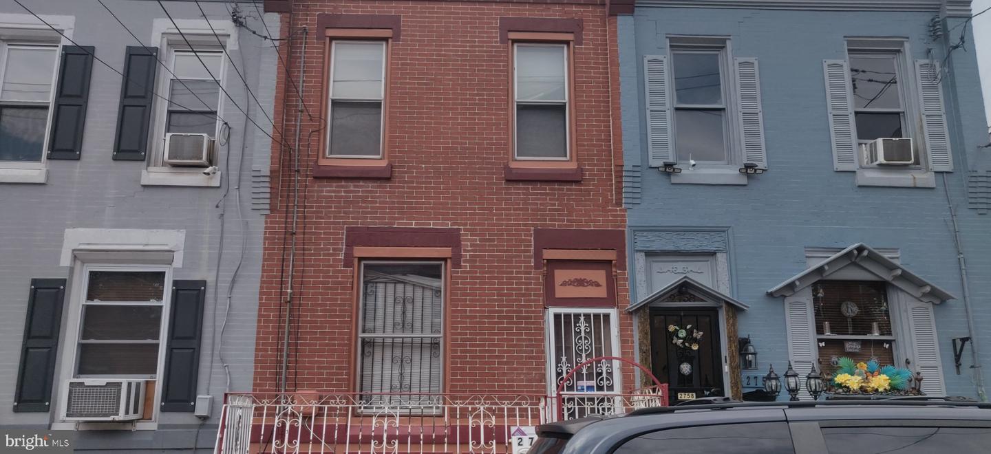 2756 HOWARD ST Property Photo 1