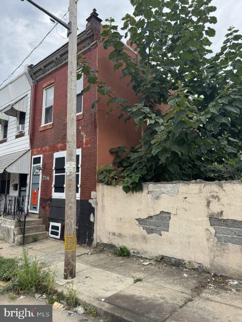 2546 N Garnet St Property Photo 4