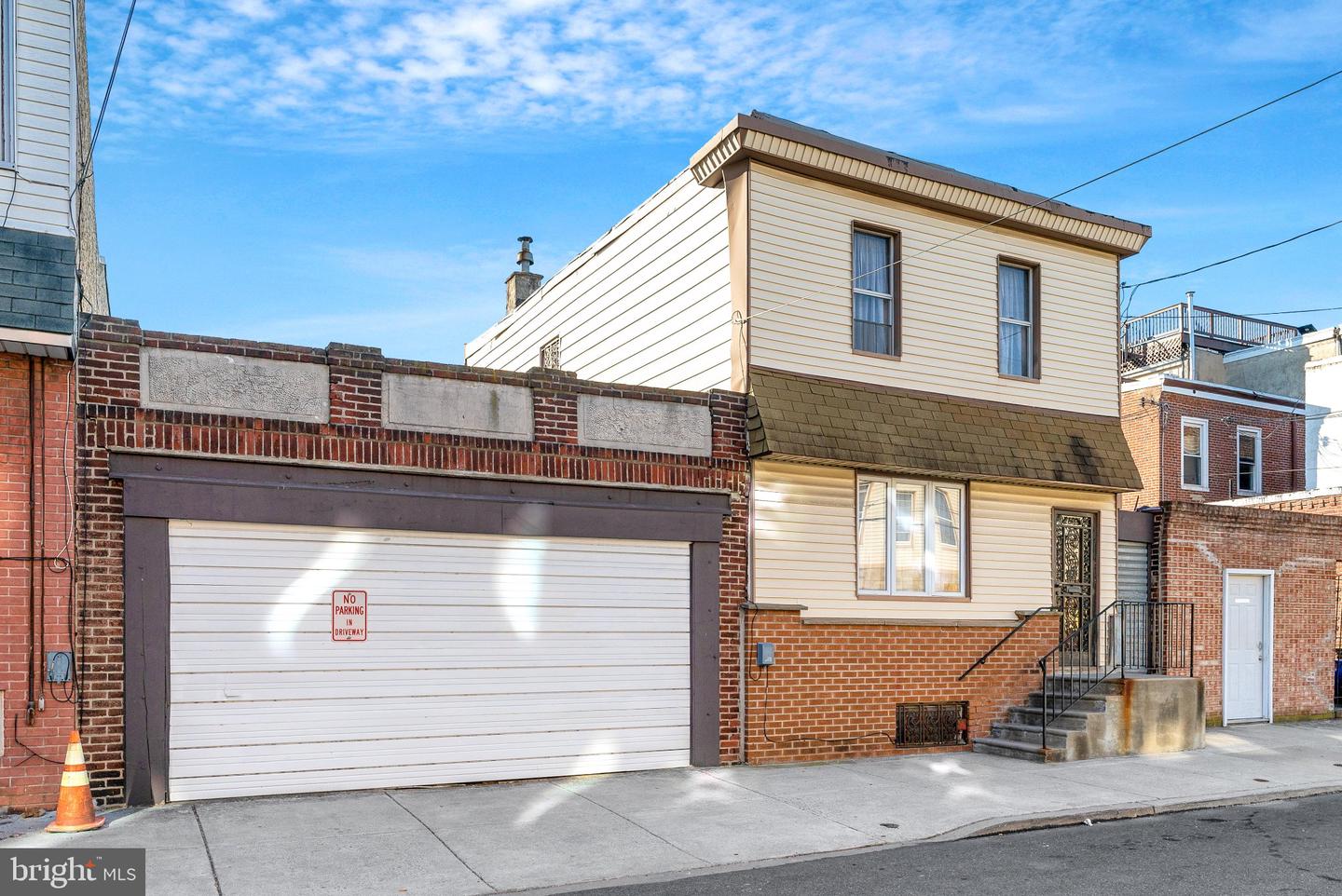 2711-13 E THOMPSON ST Property Photo 1
