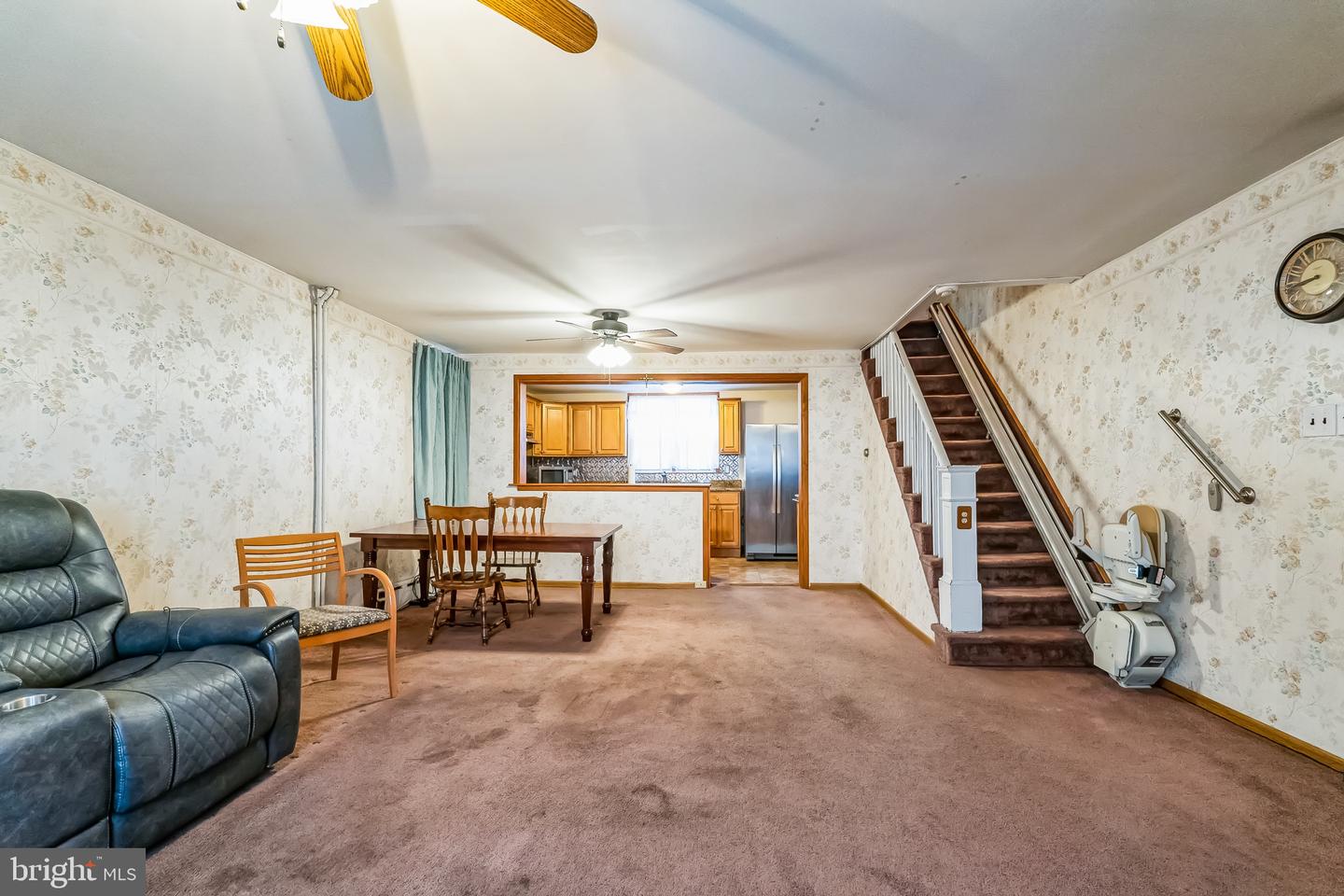 2711-13 E Thompson St Property Photo 5