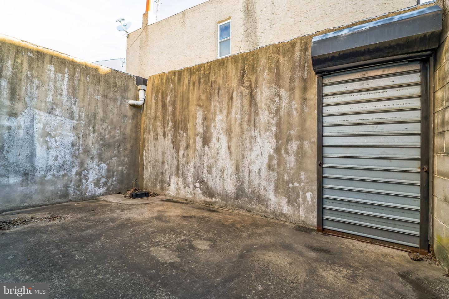 2711-13 E Thompson St Property Photo 9