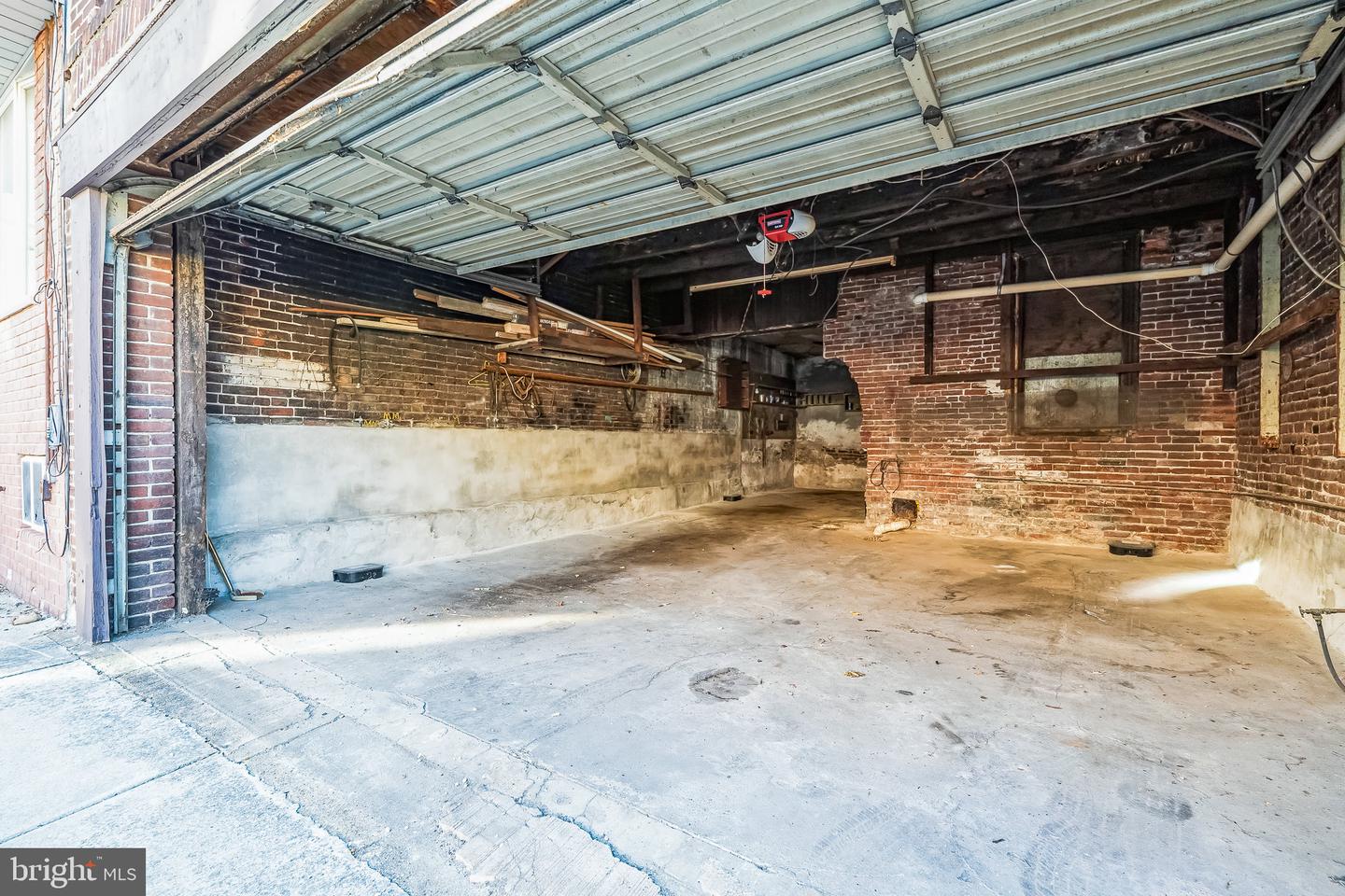 2711-13 E Thompson St Property Photo 10