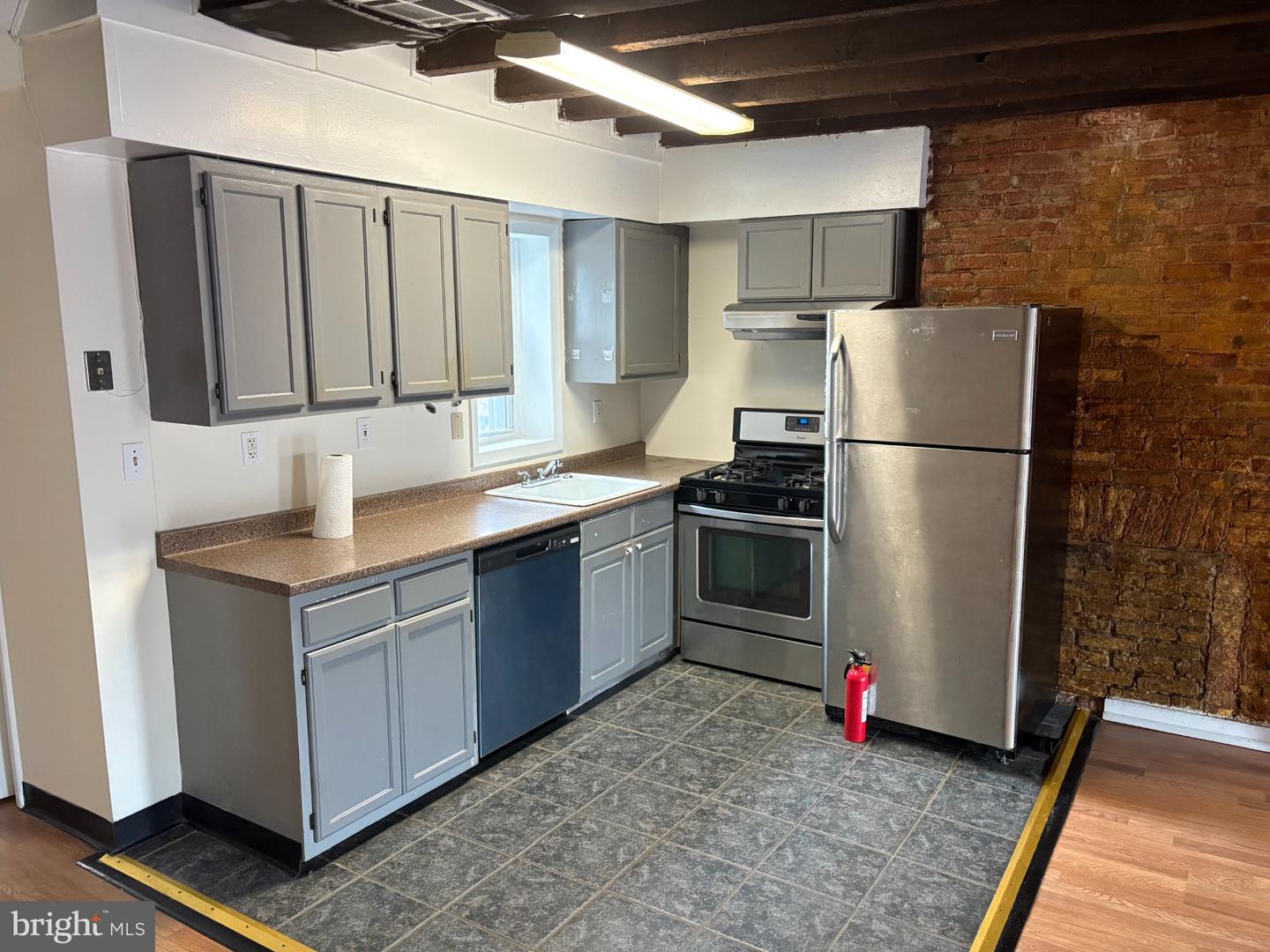 631 Catharine St #3 Property Photo 3