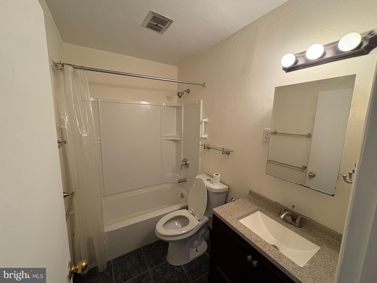631 Catharine St #3 Property Photo 9