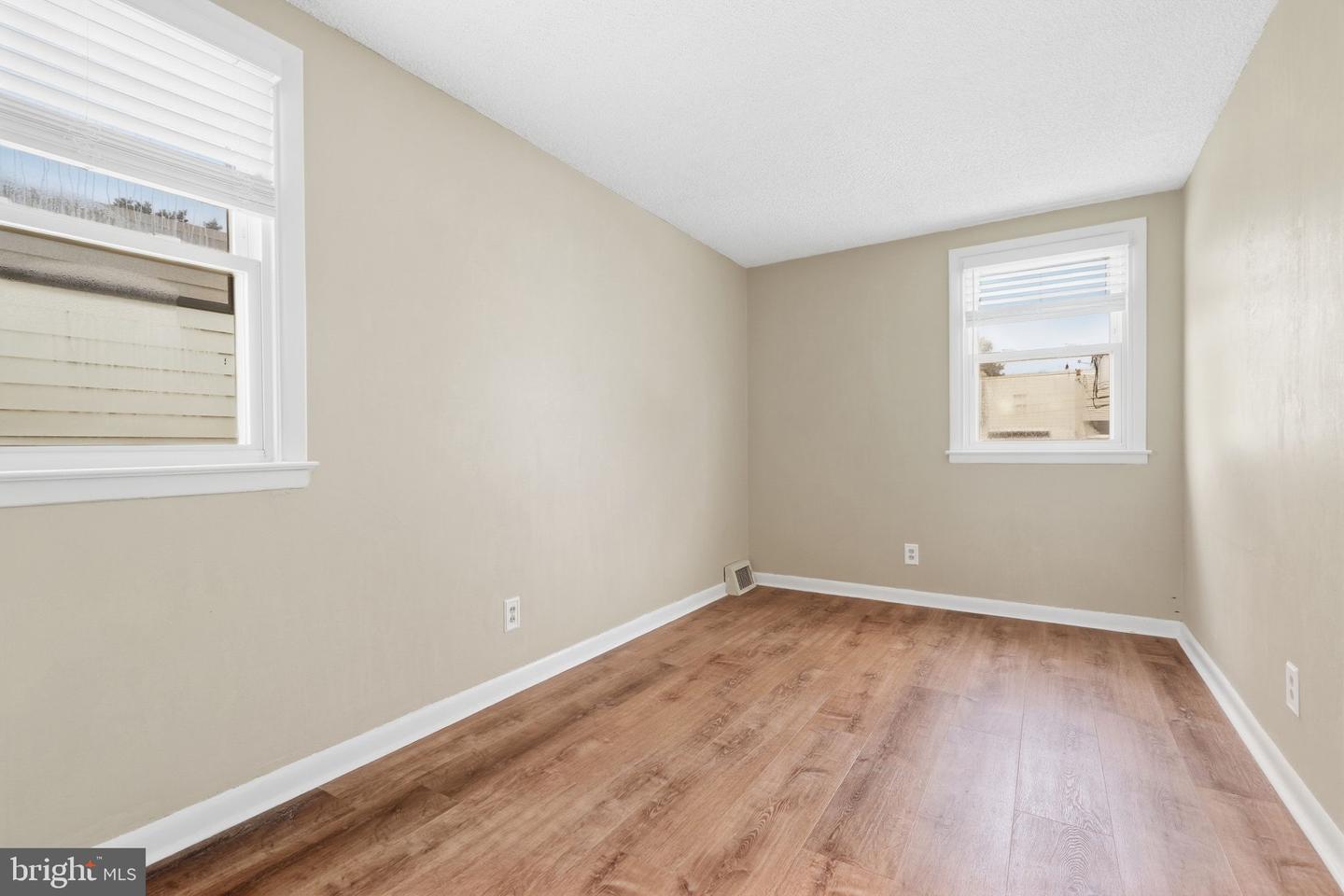 9954 Bridle Rd Property Photo 14