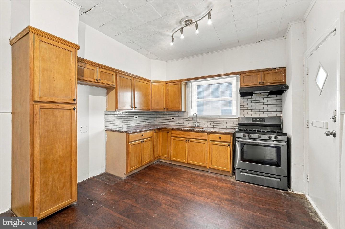 6421 Chew Ave Property Photo 11